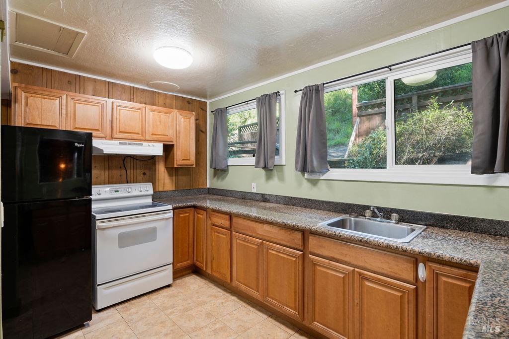 Detail Gallery Image 24 of 58 For 10987 Terrace Dr, Forestville,  CA 95436 - 2 Beds | 1 Baths