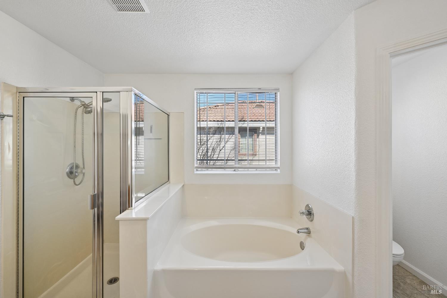 Detail Gallery Image 25 of 46 For 231 Roundhill Ct, Vacaville,  CA 95687 - 3 Beds | 2/1 Baths