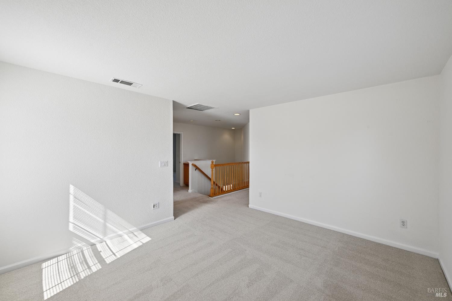Detail Gallery Image 31 of 46 For 231 Roundhill Ct, Vacaville,  CA 95687 - 3 Beds | 2/1 Baths