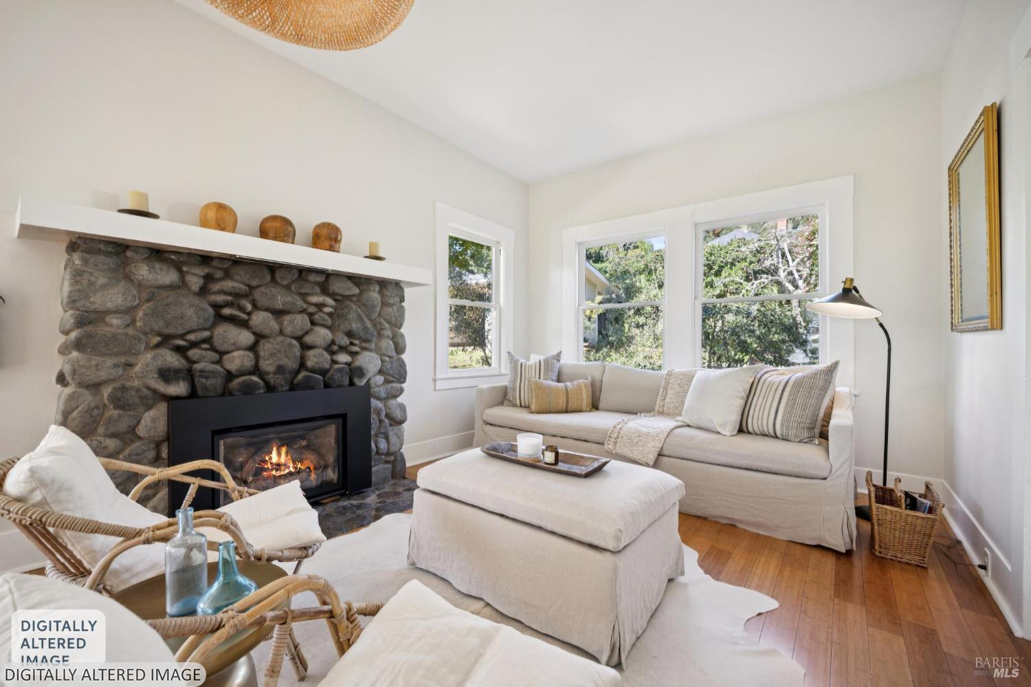 Detail Gallery Image 7 of 64 For 40 Laurel Ave, Stinson Beach,  CA 94970 - 4 Beds | 3 Baths