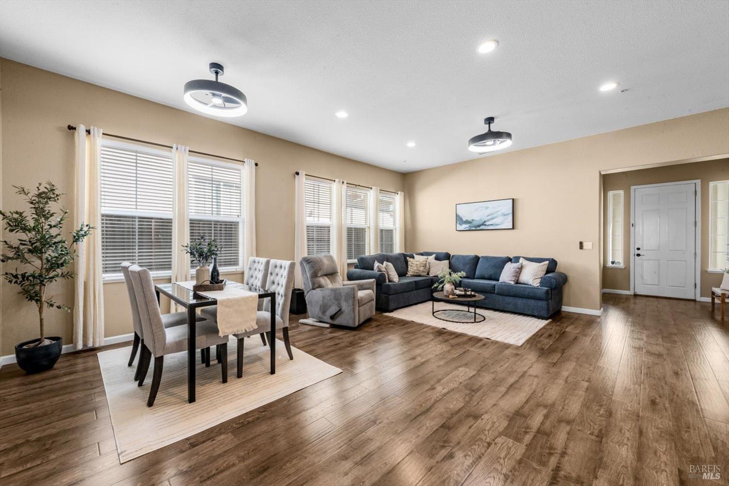 Detail Gallery Image 9 of 81 For 624 Emerald Hills Cir, Fairfield,  CA 94533 - 4 Beds | 3 Baths