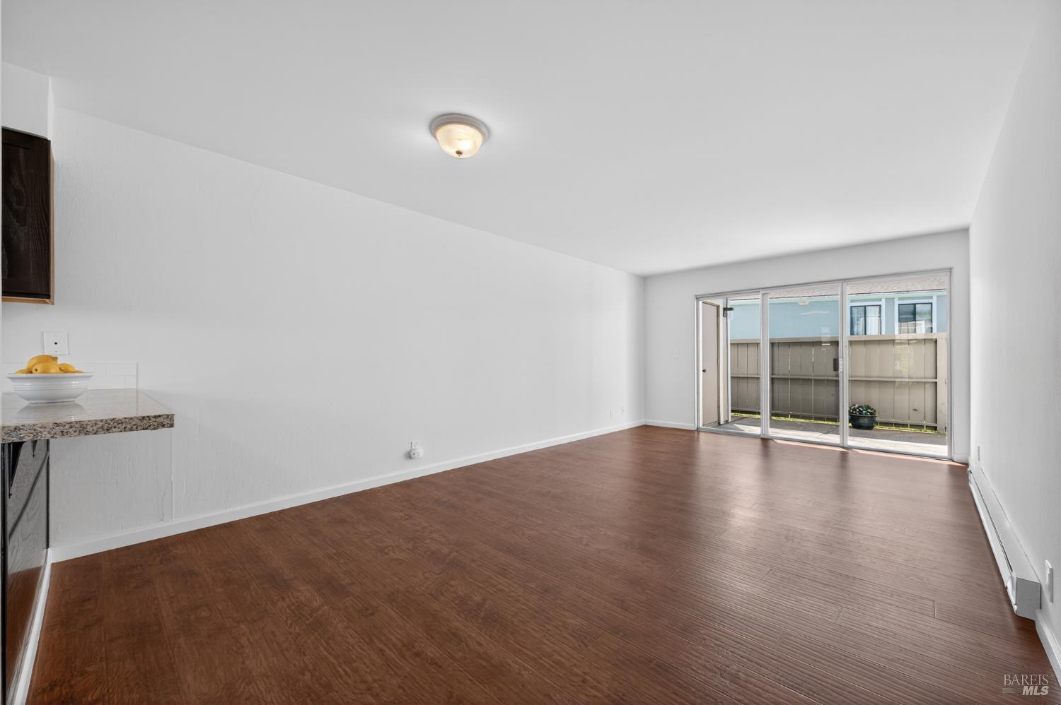 Detail Gallery Image 5 of 31 For 900 Southampton Rd #51,  Benicia,  CA 94510 - 2 Beds | 1 Baths