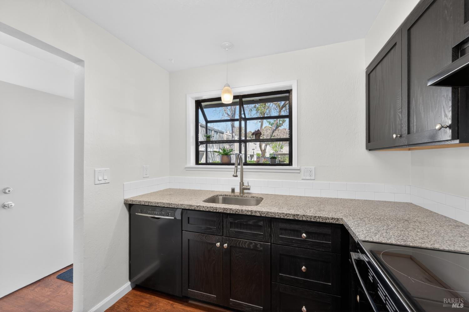 Detail Gallery Image 11 of 31 For 900 Southampton Rd #51,  Benicia,  CA 94510 - 2 Beds | 1 Baths