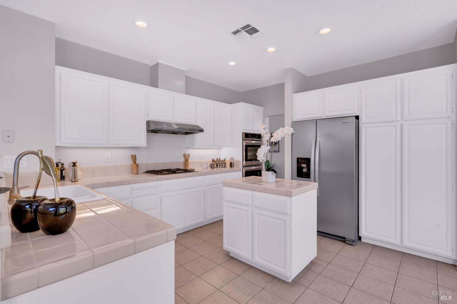 Detail Gallery Image 21 of 61 For 1014 Sandhurst Dr, Vallejo,  CA 94591 - 4 Beds | 3 Baths