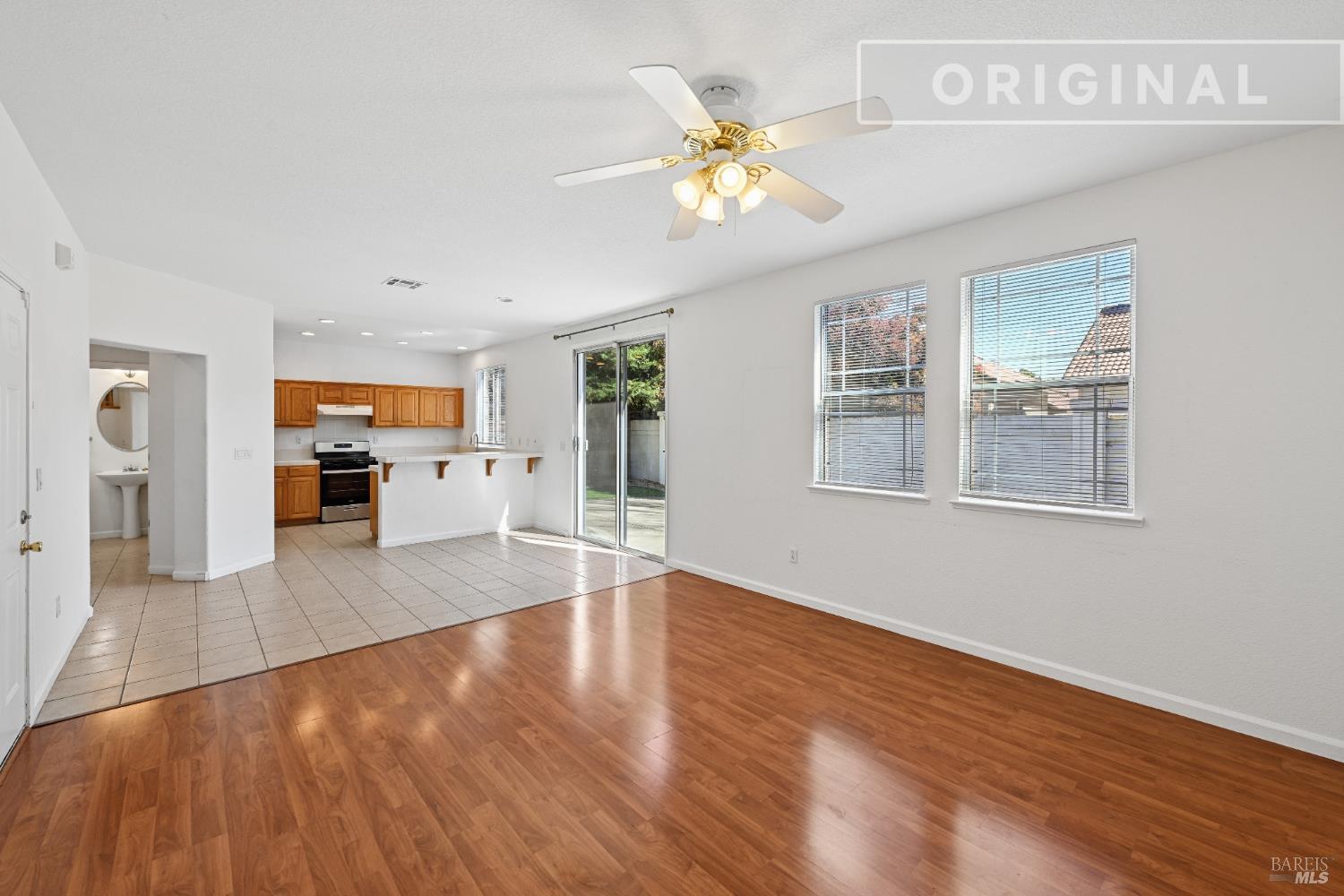 Detail Gallery Image 8 of 46 For 231 Roundhill Ct, Vacaville,  CA 95687 - 3 Beds | 2/1 Baths