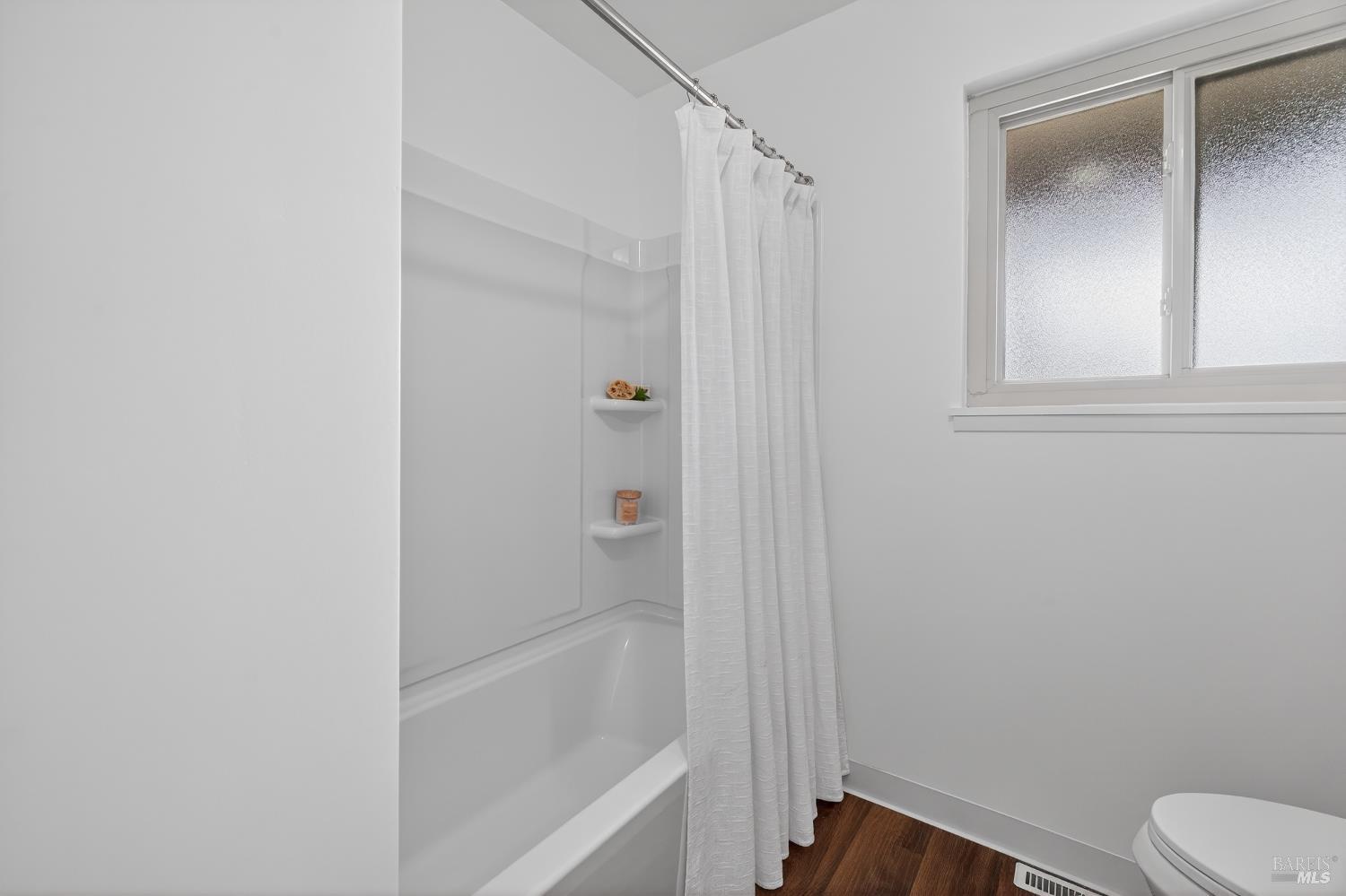 Detail Gallery Image 31 of 70 For 101 Mcbrown Rd, Petaluma,  CA 94952 - 4 Beds | 2/1 Baths