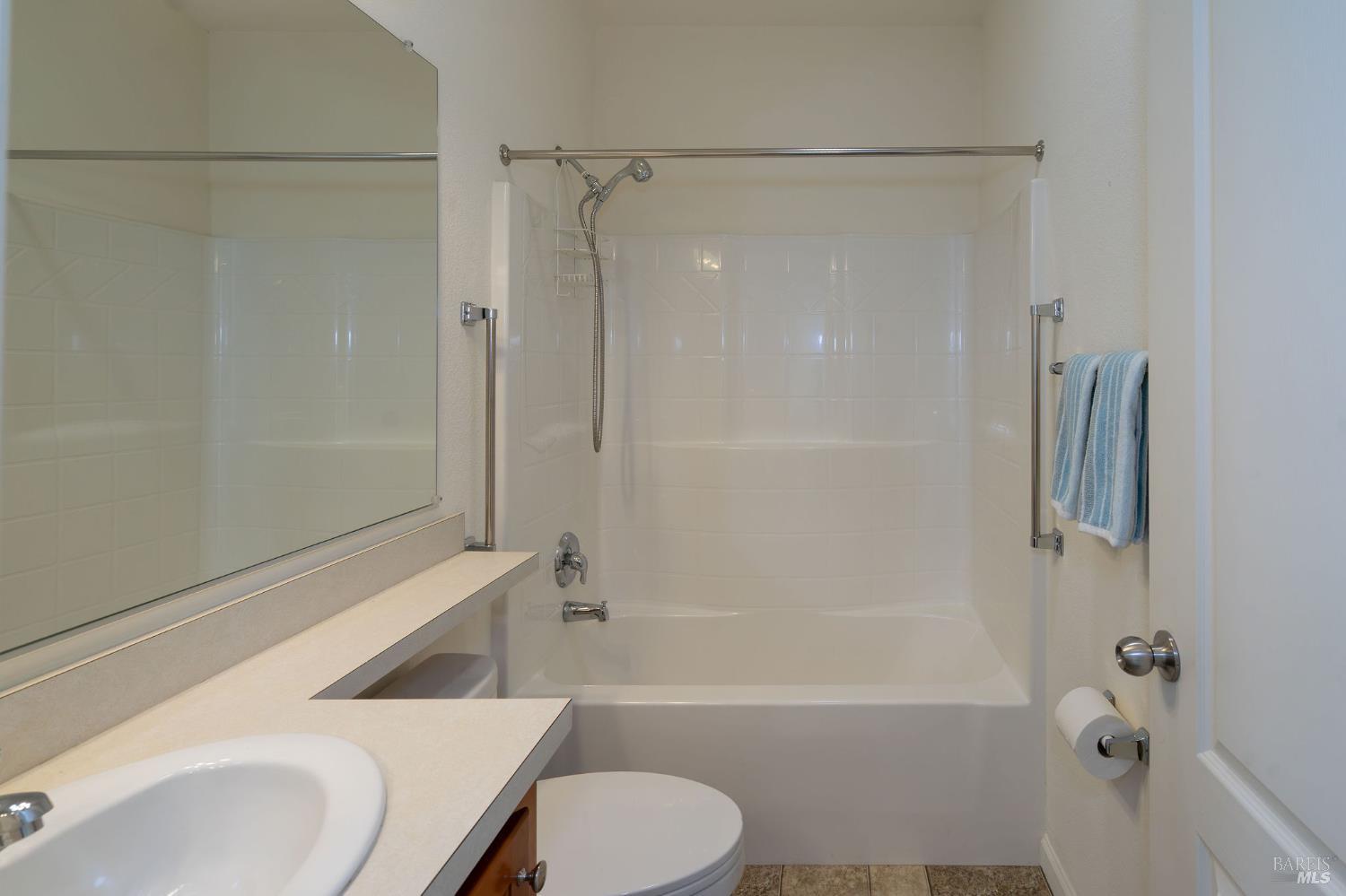 Detail Gallery Image 53 of 62 For 32 Yorkshire Dr, Santa Rosa,  CA 95401 - 3 Beds | 2 Baths