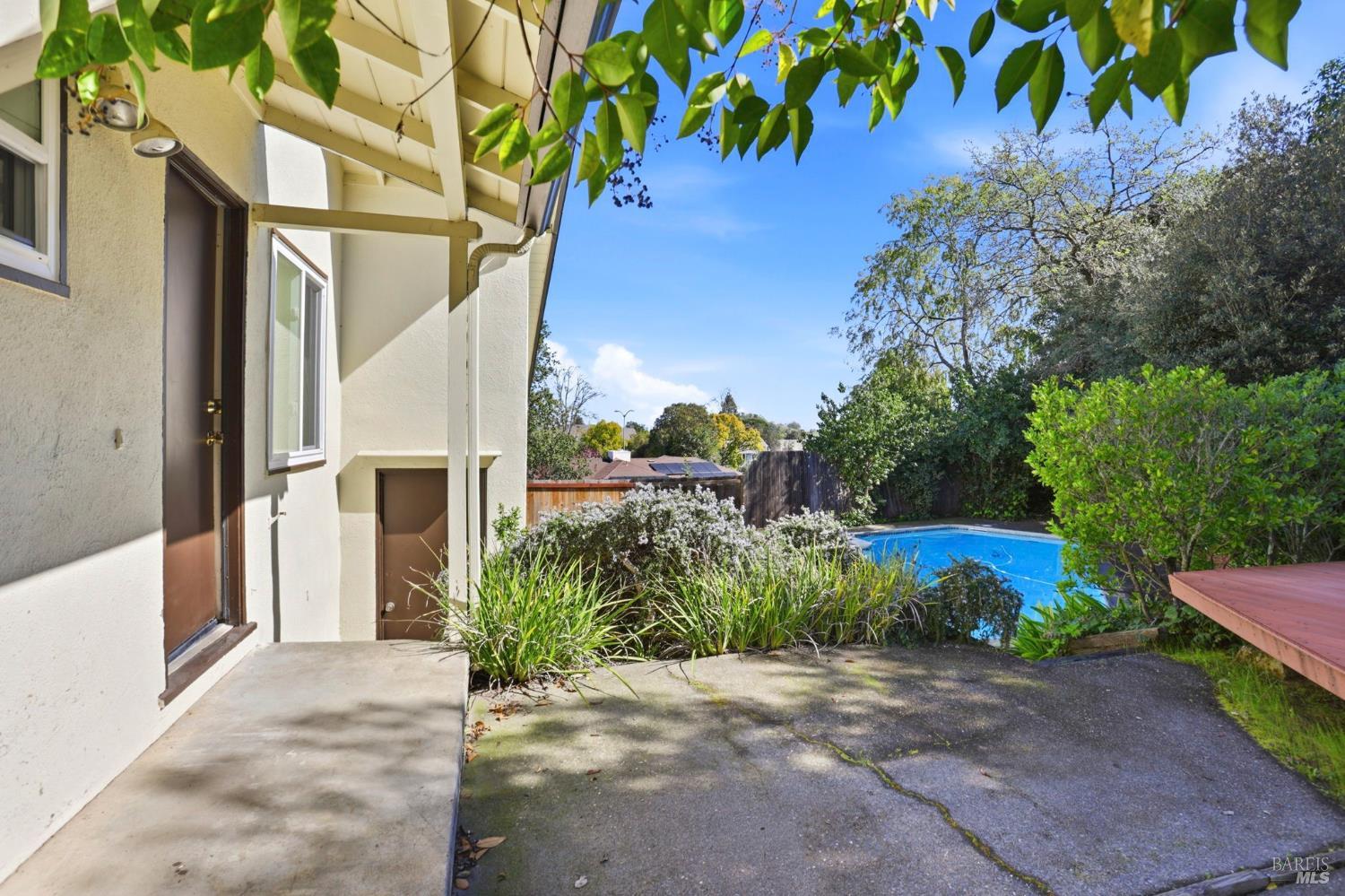 Detail Gallery Image 6 of 40 For 15 Alameda De La Loma Unkn, Novato,  CA 94949 - 3 Beds | 2/1 Baths