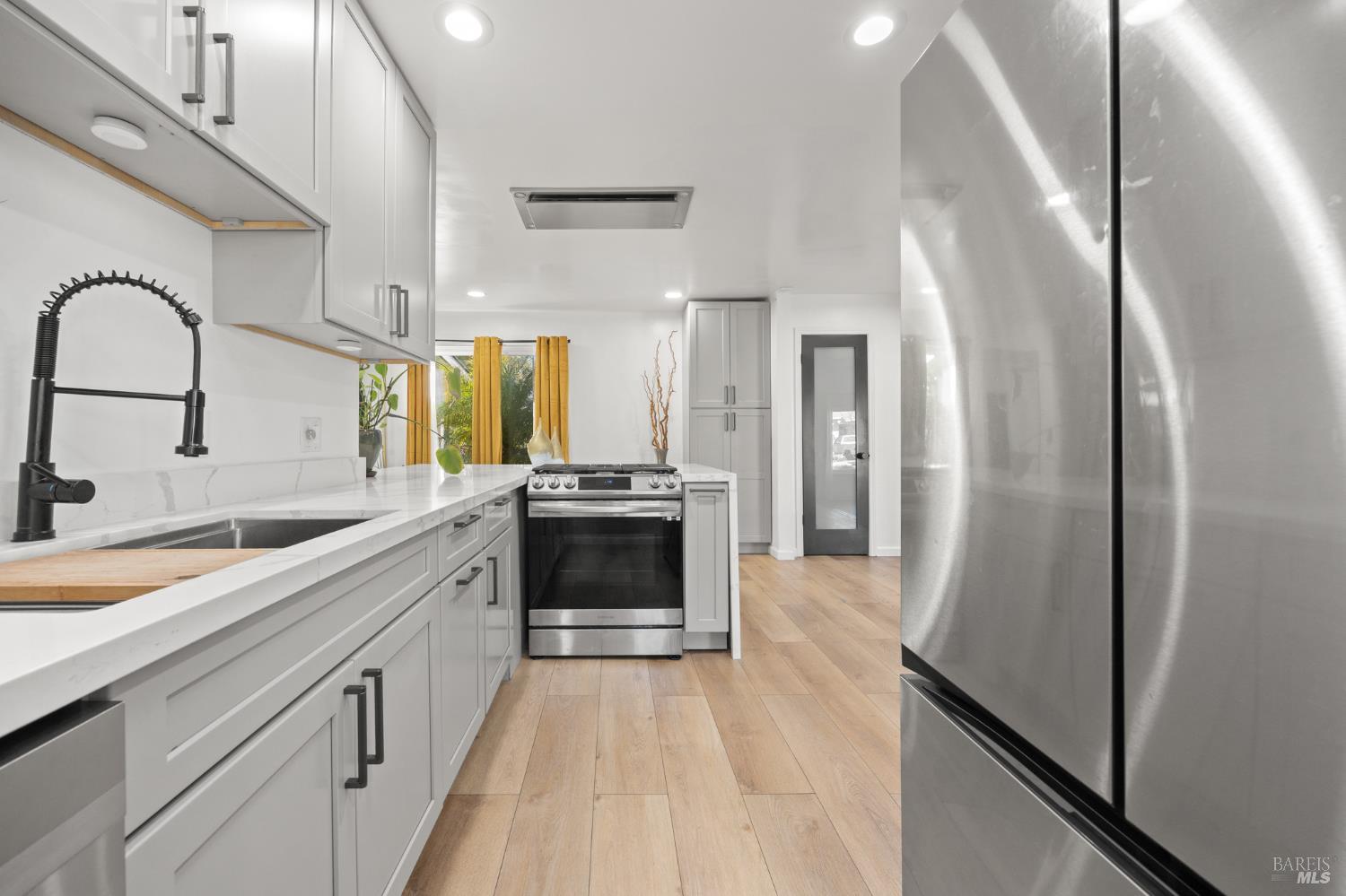 Detail Gallery Image 6 of 63 For 120 E Lake Dr, Antioch,  CA 94509 - 4 Beds | 2 Baths