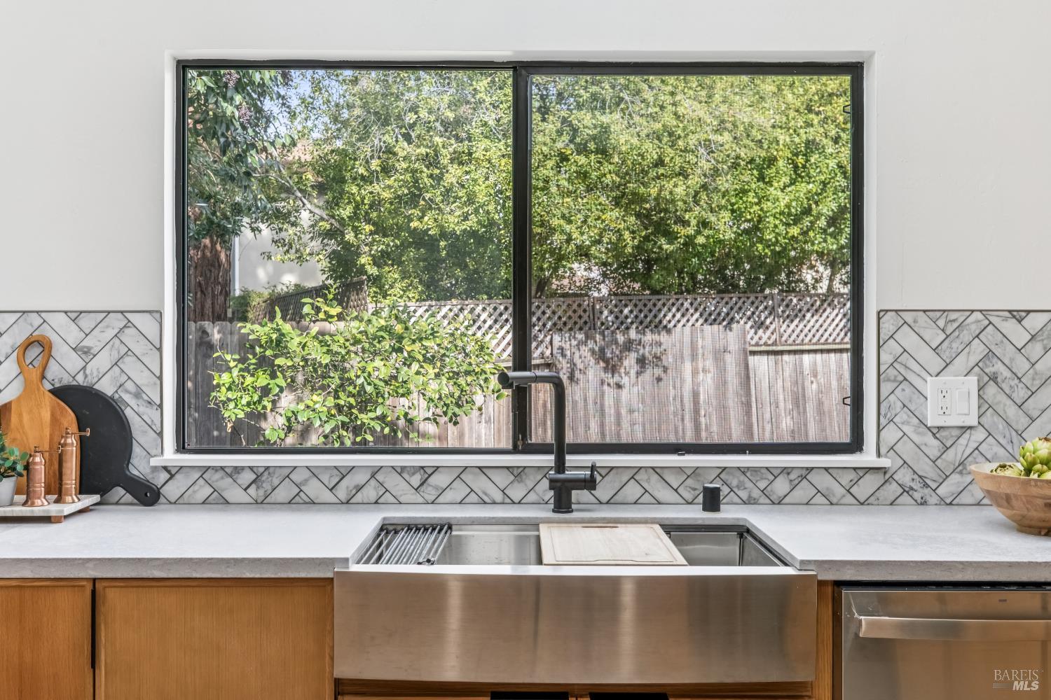 Detail Gallery Image 20 of 49 For 113 Greenridge Ct, Petaluma,  CA 94952 - 5 Beds | 3/1 Baths