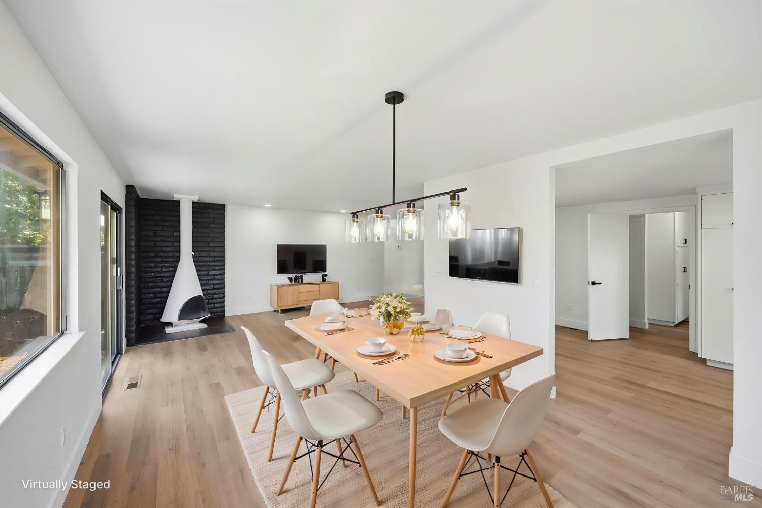 Detail Gallery Image 6 of 33 For 4906 Fernglen Dr, Santa Rosa,  CA 95405 - 3 Beds | 2 Baths