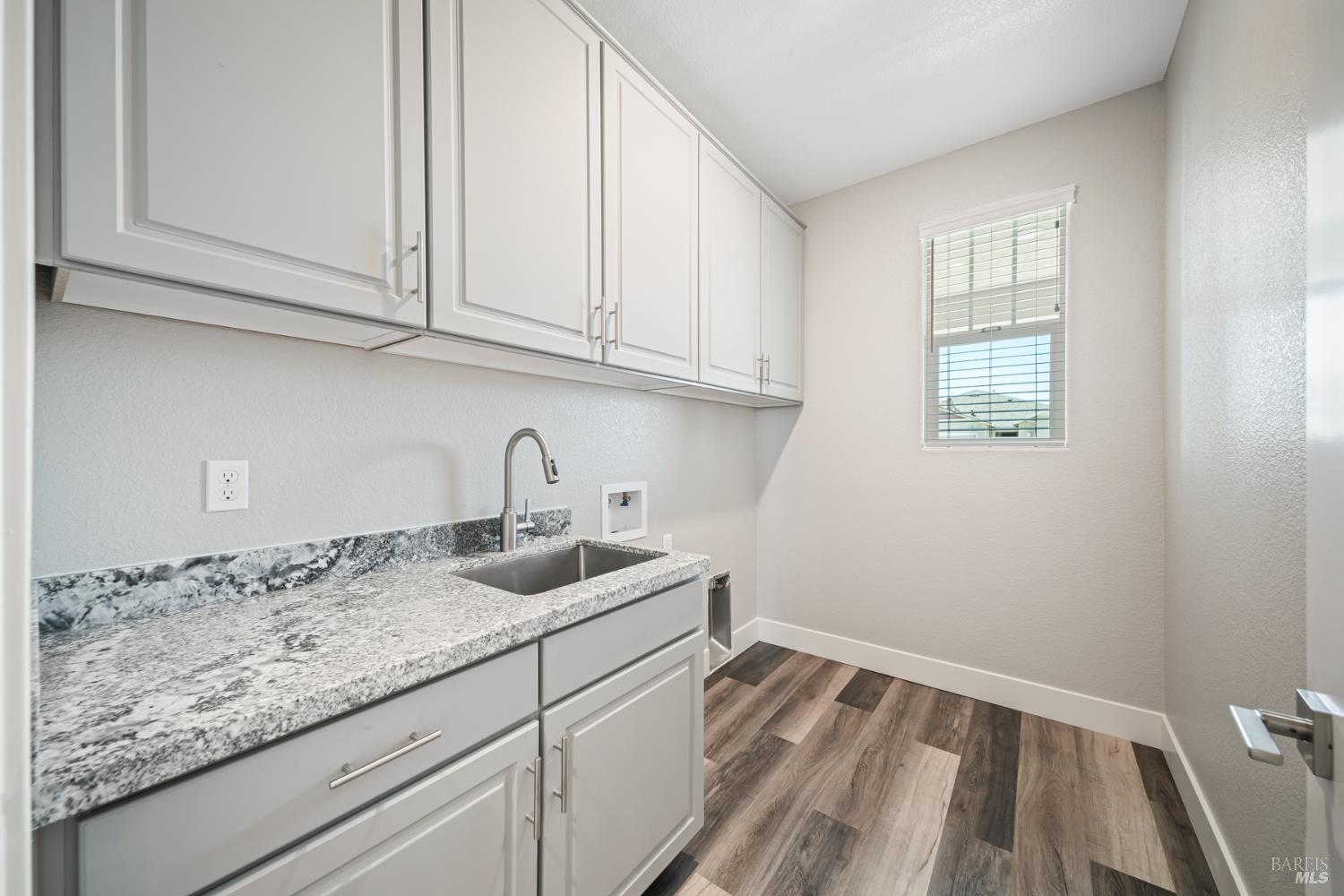 Detail Gallery Image 11 of 19 For 2140 Rustic Oak Ln, Rio Vista,  CA 94571 - 2 Beds | 2 Baths