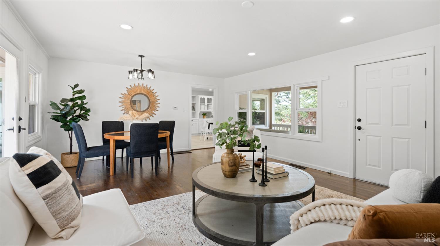 Detail Gallery Image 6 of 48 For 6 Sherwood Pl, Novato,  CA 94945 - 3 Beds | 1/1 Baths