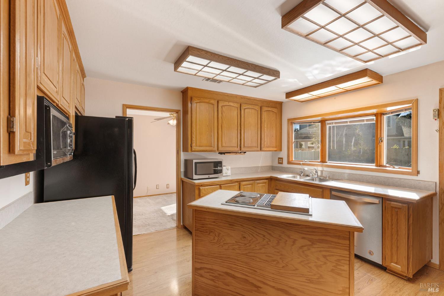 Detail Gallery Image 10 of 40 For 692 Linwood St, Vacaville,  CA 95688 - 3 Beds | 2/1 Baths