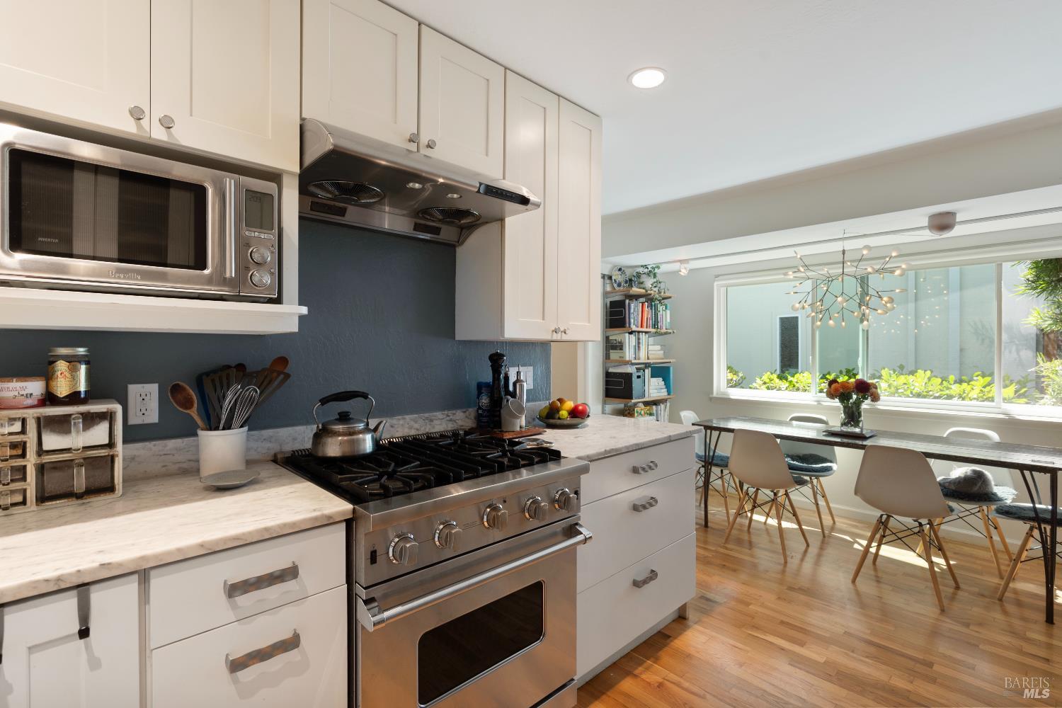 Detail Gallery Image 7 of 30 For 9 Porto Bello Dr, San Rafael,  CA 94901 - 2 Beds | 2/1 Baths