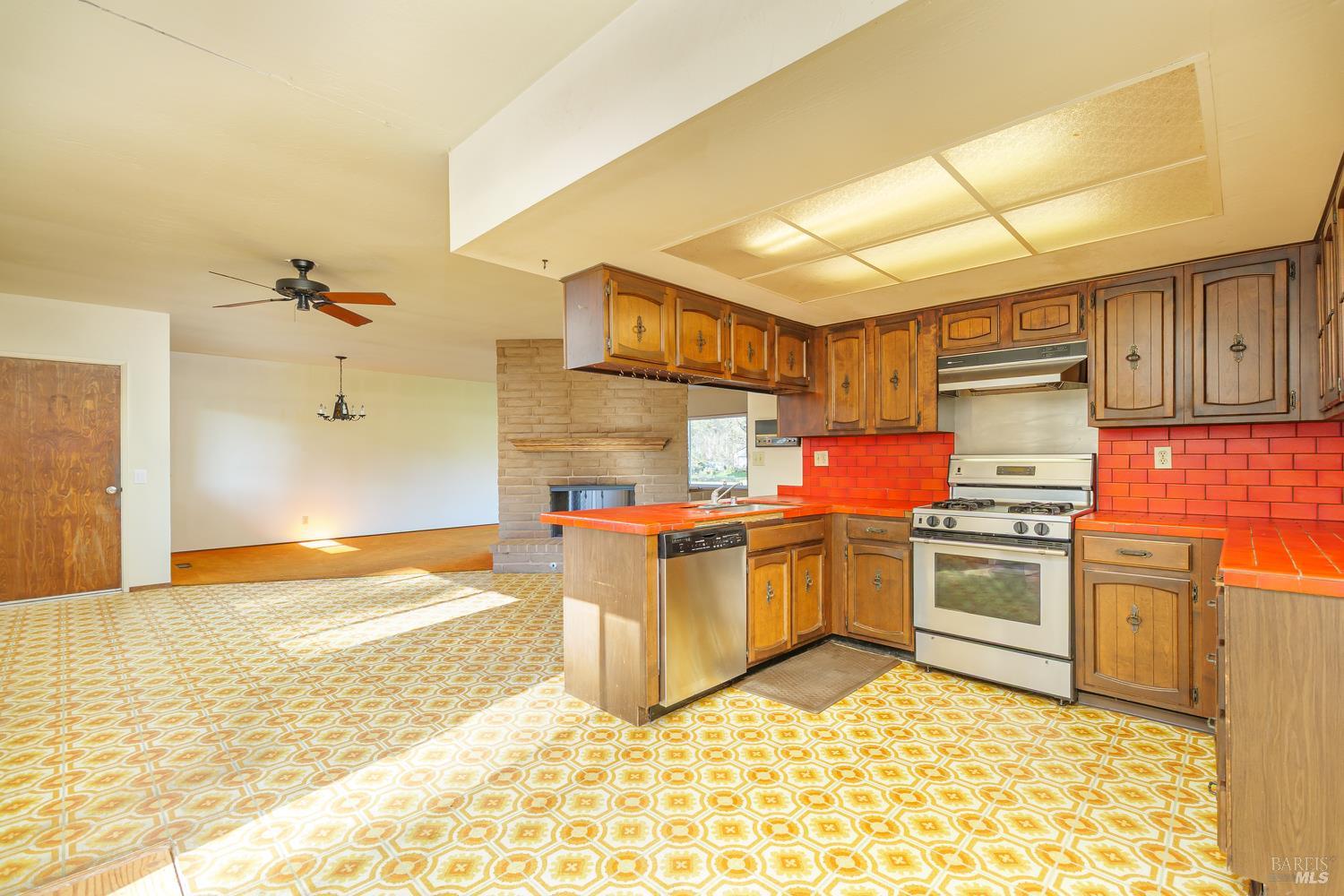 Detail Gallery Image 13 of 39 For 19360 Linden St, Sonoma,  CA 95476 - 3 Beds | 2 Baths