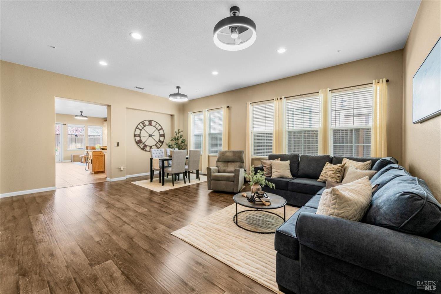 Detail Gallery Image 8 of 81 For 624 Emerald Hills Cir, Fairfield,  CA 94533 - 4 Beds | 3 Baths