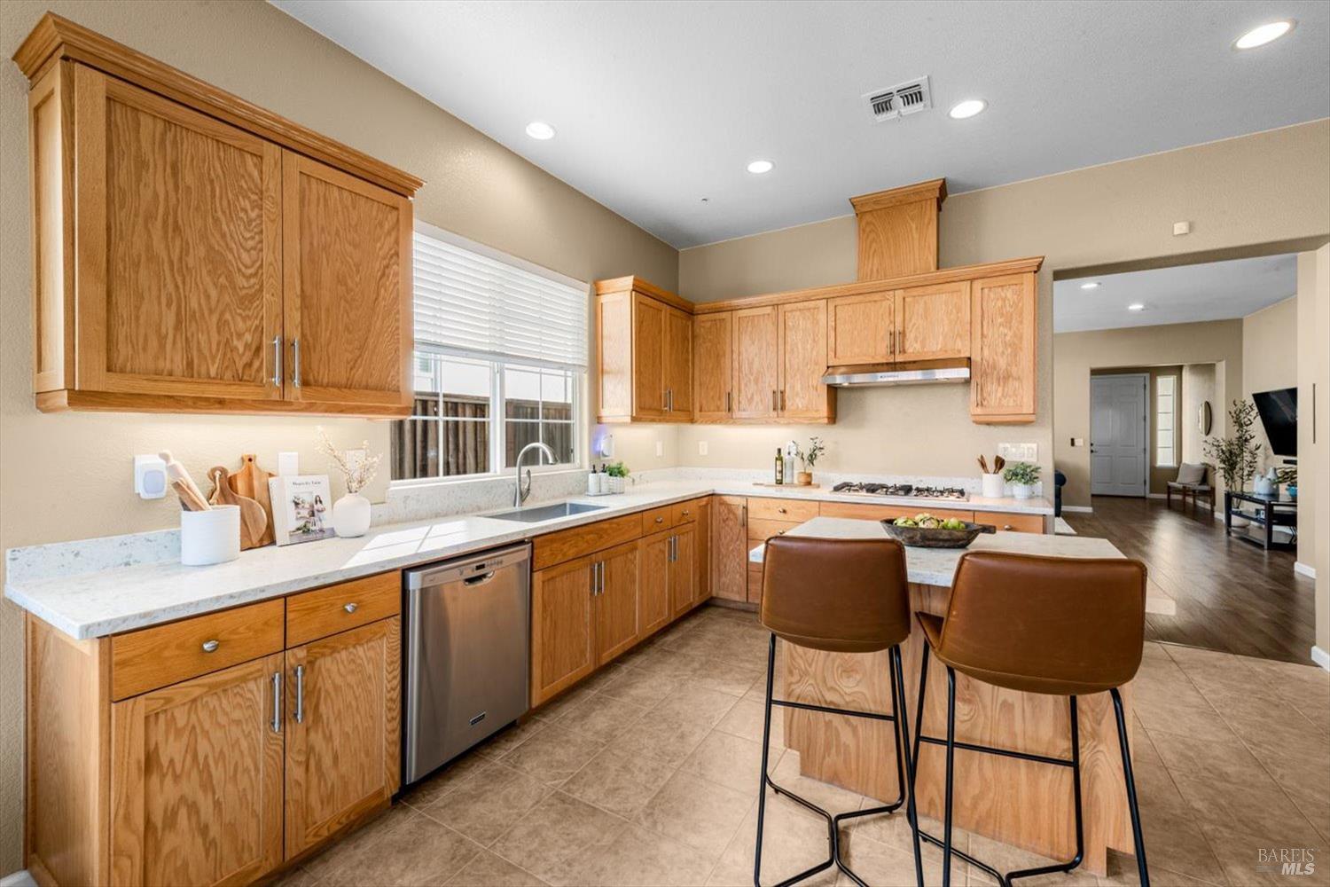 Detail Gallery Image 18 of 81 For 624 Emerald Hills Cir, Fairfield,  CA 94533 - 4 Beds | 3 Baths