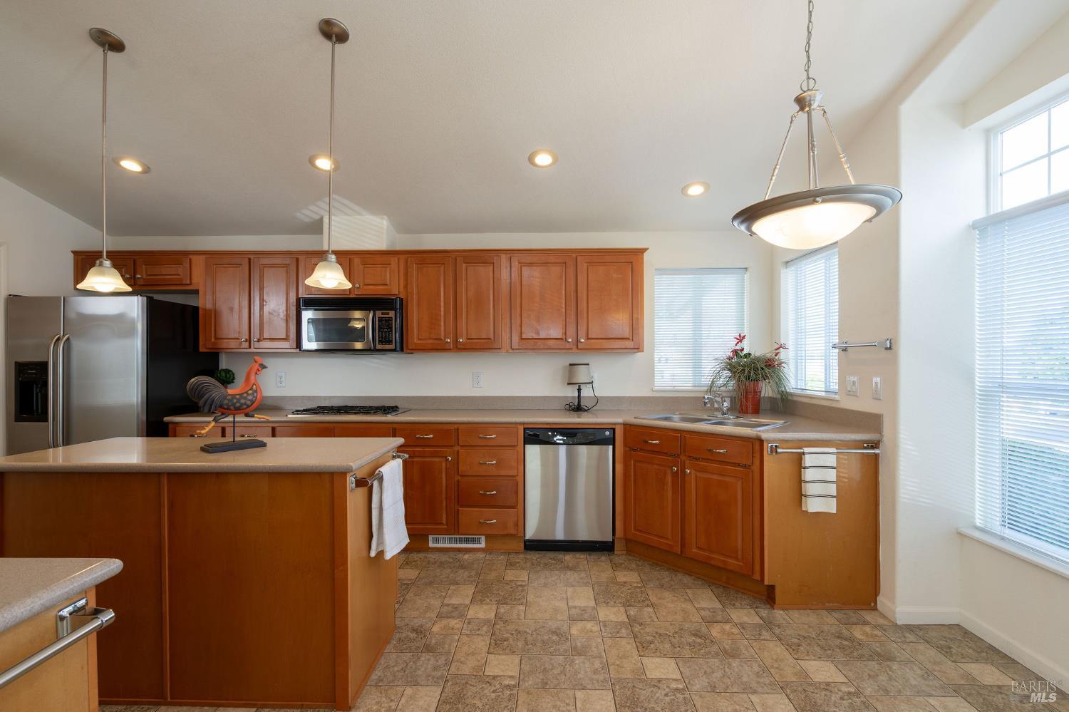 Detail Gallery Image 16 of 62 For 32 Yorkshire Dr, Santa Rosa,  CA 95401 - 3 Beds | 2 Baths