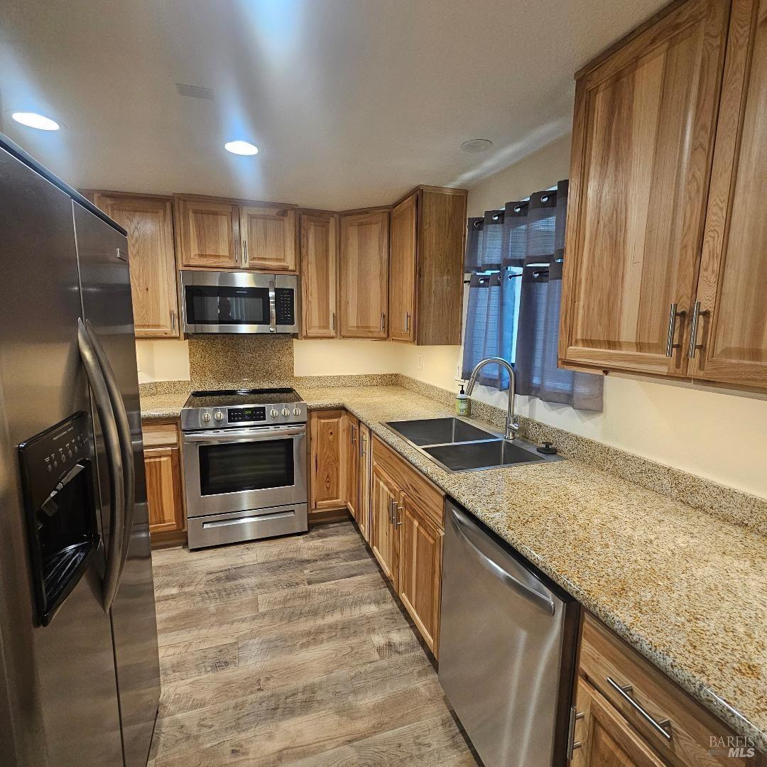 Detail Gallery Image 3 of 20 For 487 Mission Blvd, Santa Rosa,  CA 95409 - 2 Beds | 2 Baths