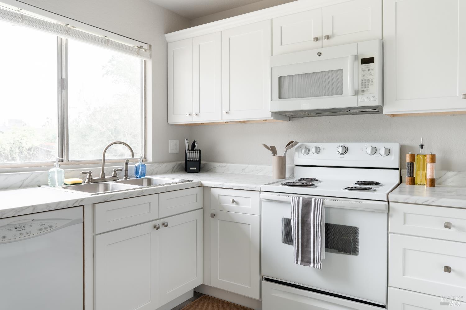 Detail Gallery Image 63 of 66 For 244 Woodhill Dr, Redding,  CA 96003 - 3 Beds | 2 Baths