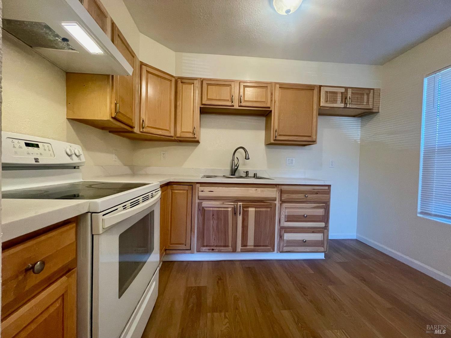 Detail Gallery Image 11 of 34 For 1930 L Ellenburg St, Vallejo,  CA 94590 - 5 Beds | 2 Baths