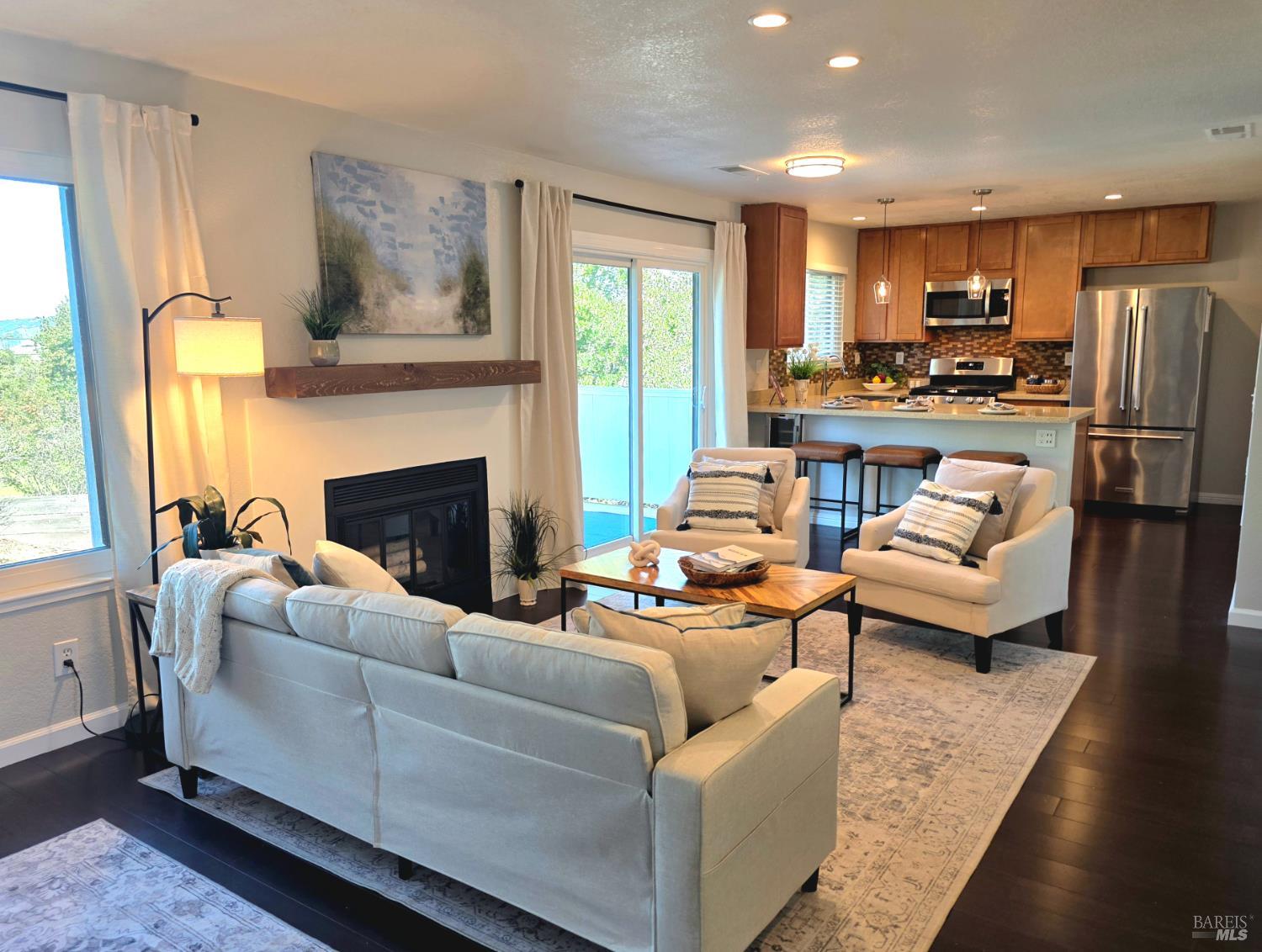 Detail Gallery Image 5 of 26 For 74 Hector Ln, Novato,  CA 94949 - 2 Beds | 1 Baths