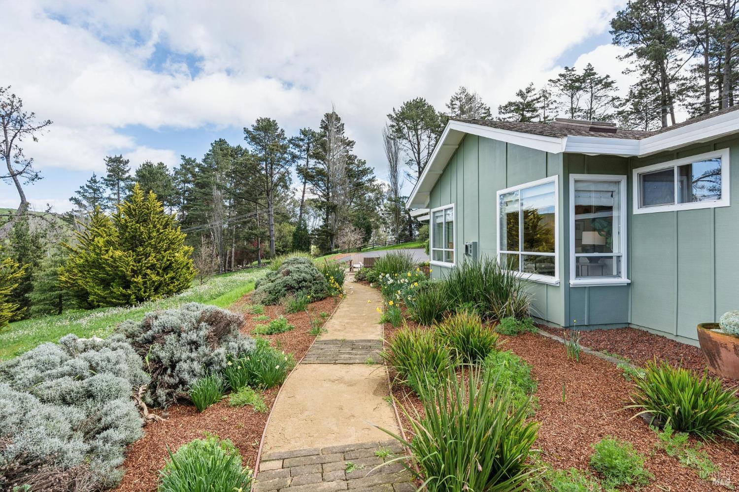 Detail Gallery Image 4 of 92 For 5855 Bodega Ave, Petaluma,  CA 94952 - 3 Beds | 2/1 Baths