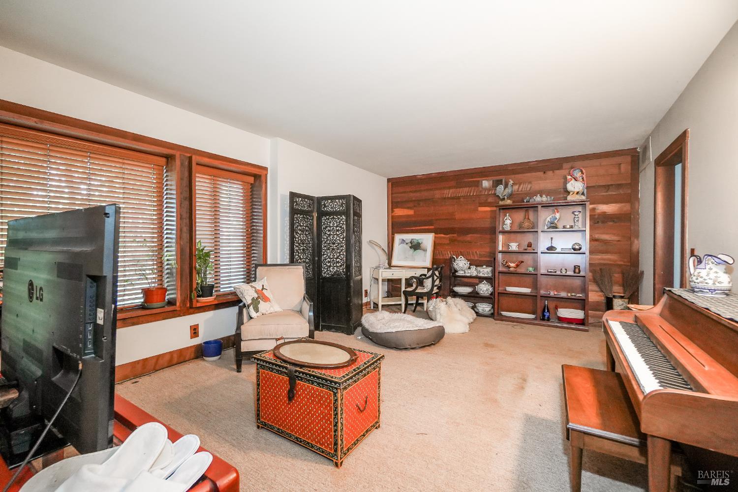 Detail Gallery Image 16 of 38 For 21 Red Rock Way, San Rafael,  CA 94903 - 3 Beds | 2/1 Baths