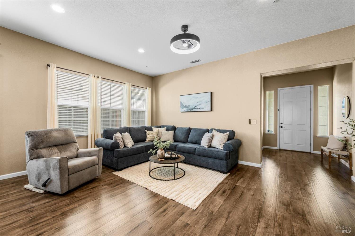 Detail Gallery Image 10 of 81 For 624 Emerald Hills Cir, Fairfield,  CA 94533 - 4 Beds | 3 Baths