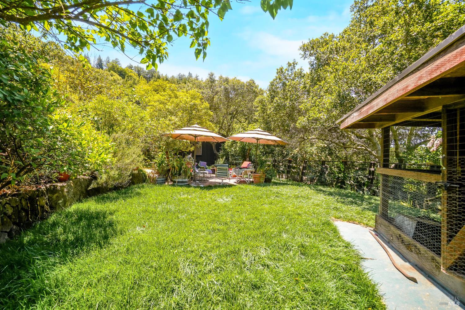 Detail Gallery Image 25 of 38 For 21 Red Rock Way, San Rafael,  CA 94903 - 3 Beds | 2/1 Baths