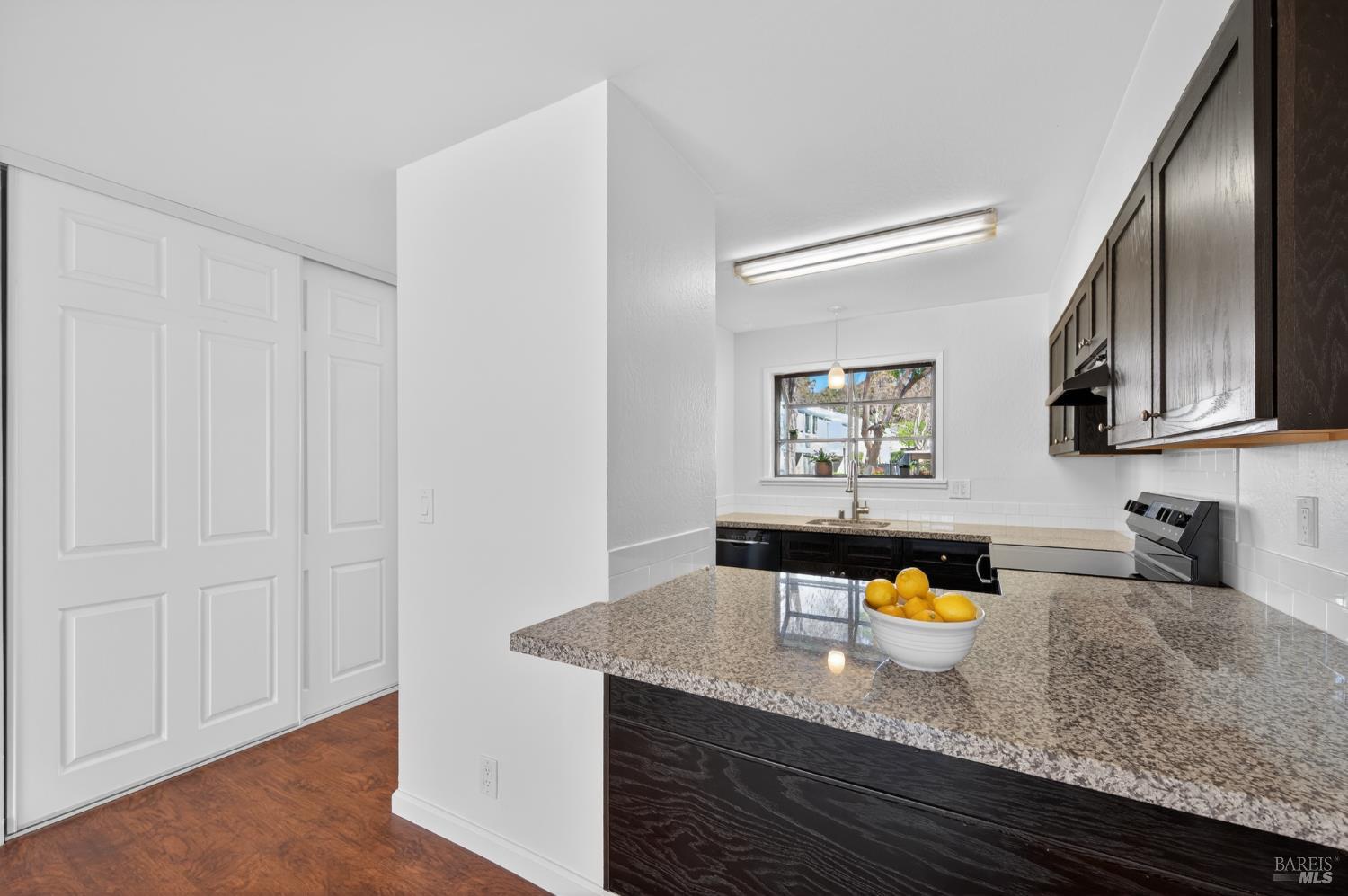 Detail Gallery Image 9 of 31 For 900 Southampton Rd #51,  Benicia,  CA 94510 - 2 Beds | 1 Baths