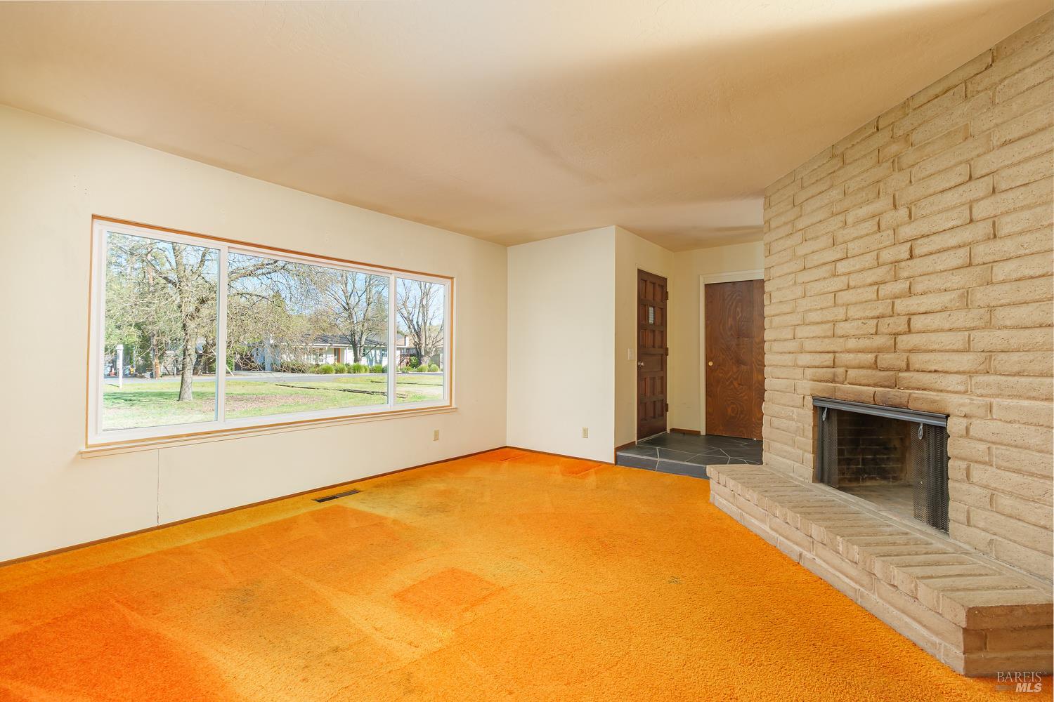 Detail Gallery Image 4 of 39 For 19360 Linden St, Sonoma,  CA 95476 - 3 Beds | 2 Baths