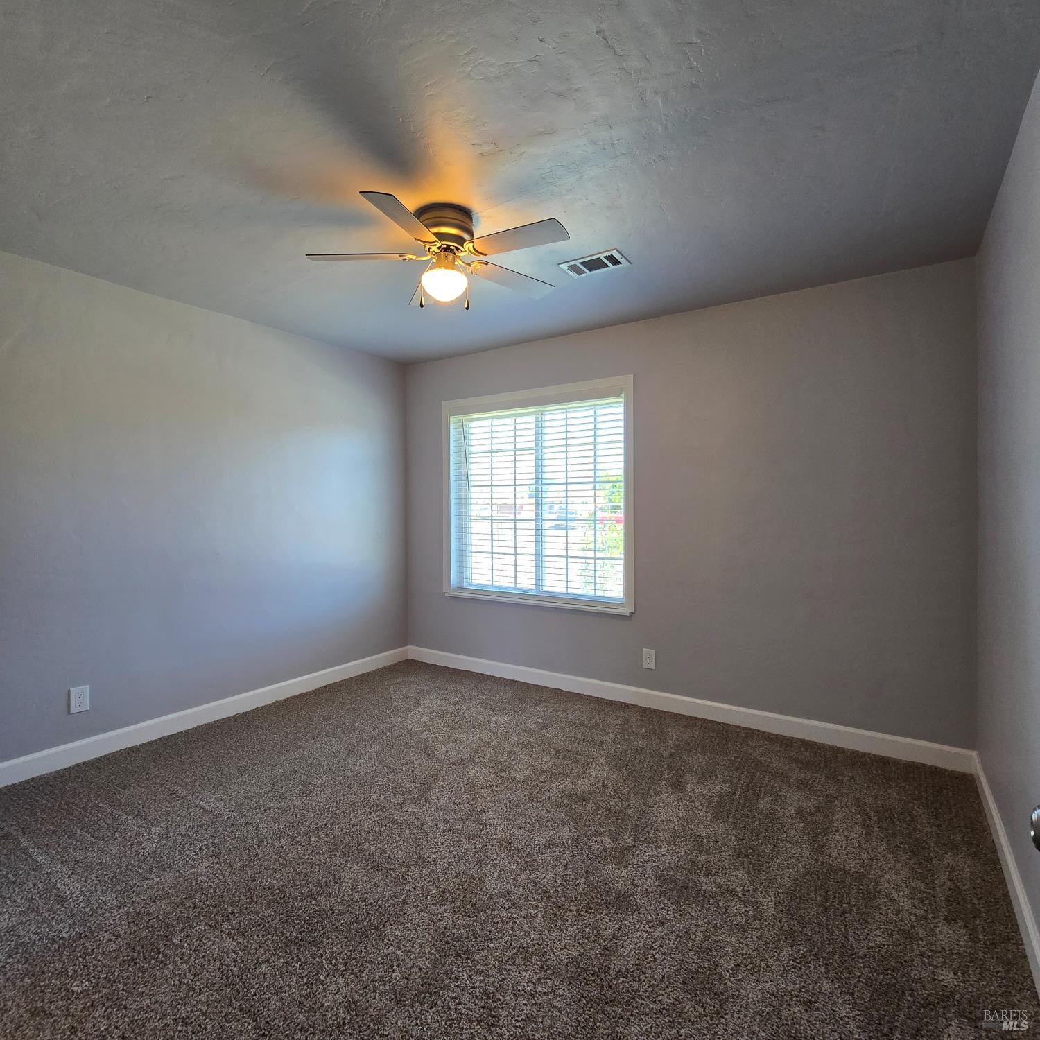 Detail Gallery Image 8 of 12 For 117 Cypress St, Vacaville,  CA 95688 - 3 Beds | 2 Baths