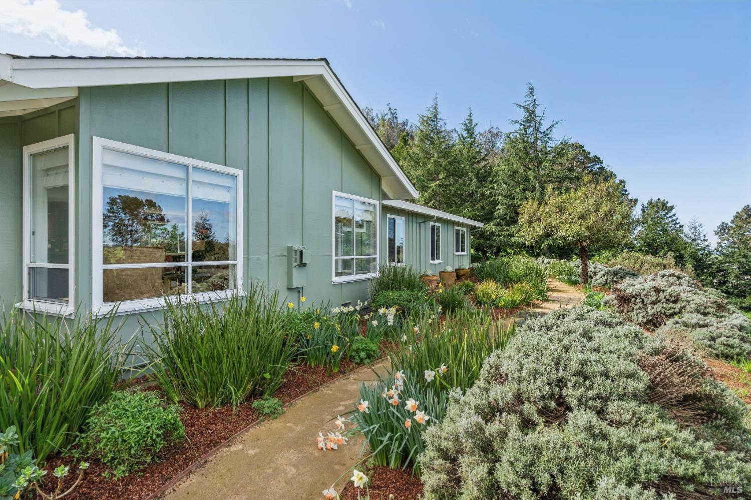 Detail Gallery Image 3 of 92 For 5855 Bodega Ave, Petaluma,  CA 94952 - 3 Beds | 2/1 Baths