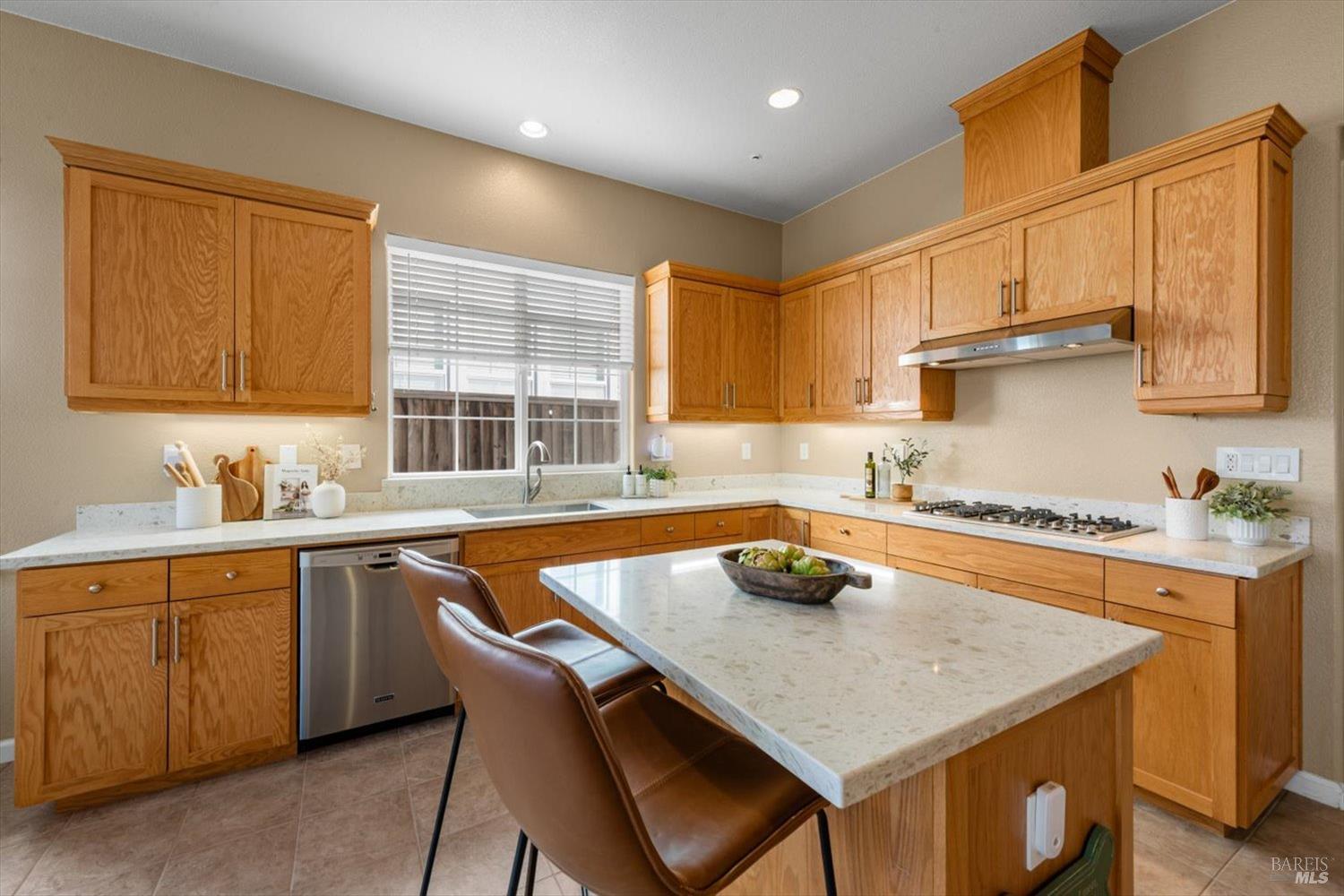 Detail Gallery Image 20 of 81 For 624 Emerald Hills Cir, Fairfield,  CA 94533 - 4 Beds | 3 Baths