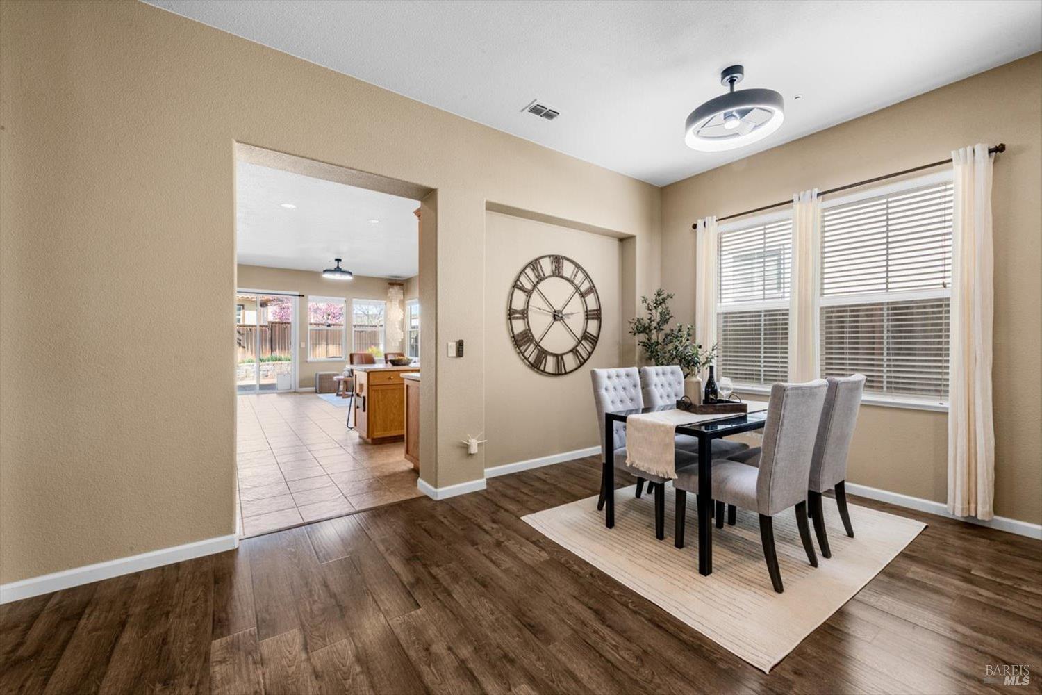 Detail Gallery Image 16 of 81 For 624 Emerald Hills Cir, Fairfield,  CA 94533 - 4 Beds | 3 Baths