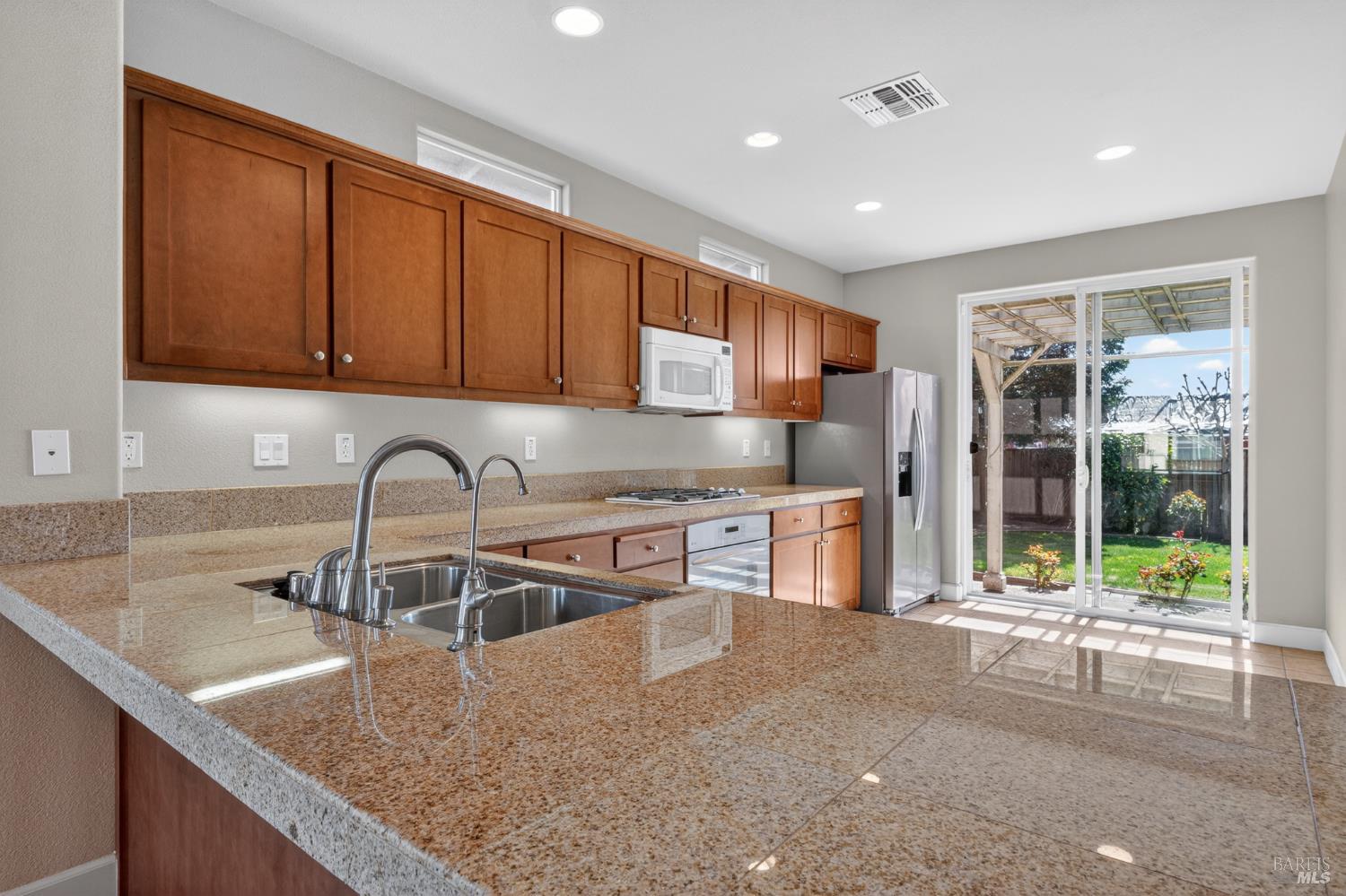 Detail Gallery Image 16 of 19 For 1912 Montevino Dr, Santa Rosa,  CA 95407 - 3 Beds | 2 Baths