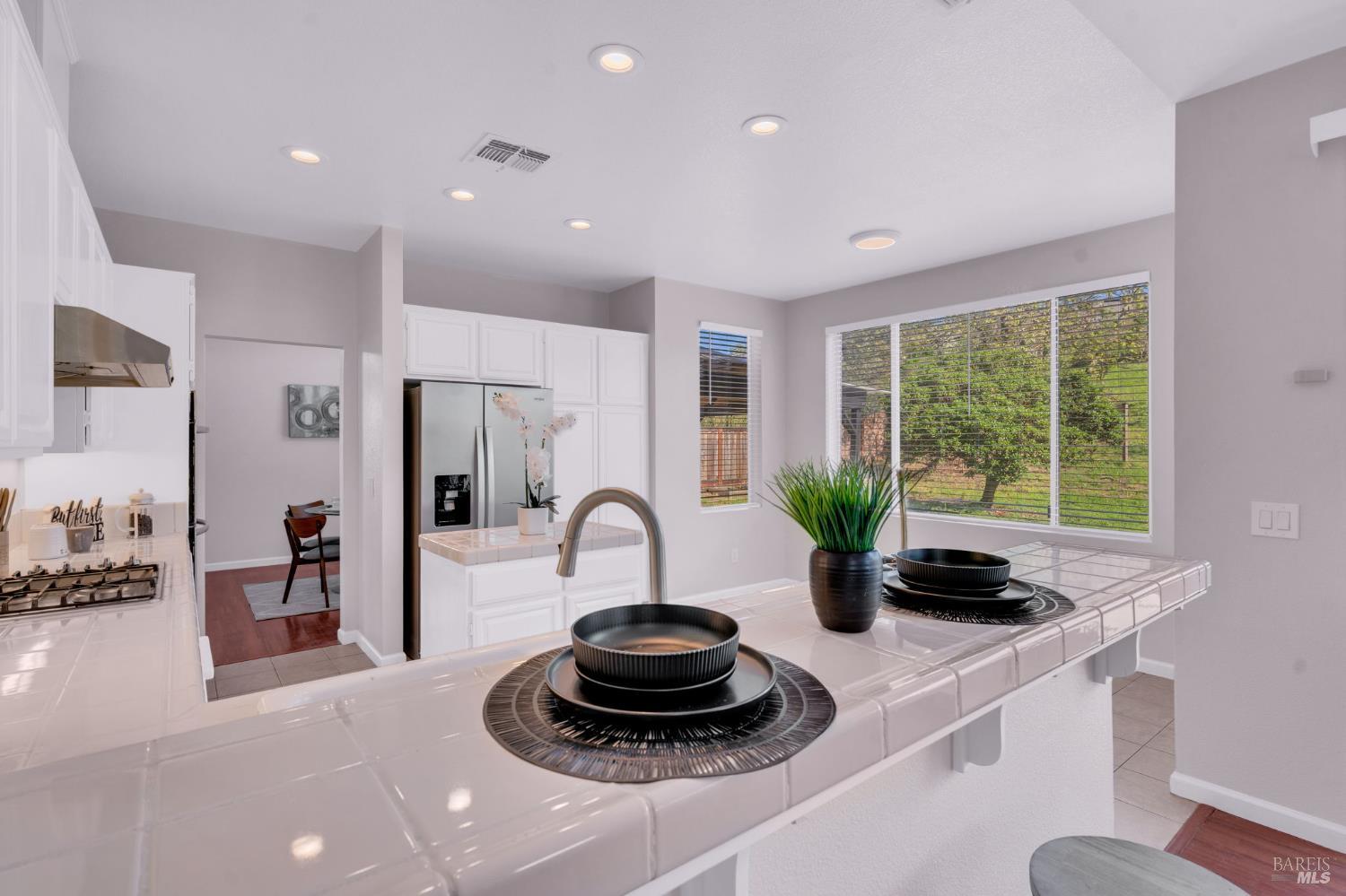 Detail Gallery Image 34 of 61 For 1014 Sandhurst Dr, Vallejo,  CA 94591 - 4 Beds | 3 Baths