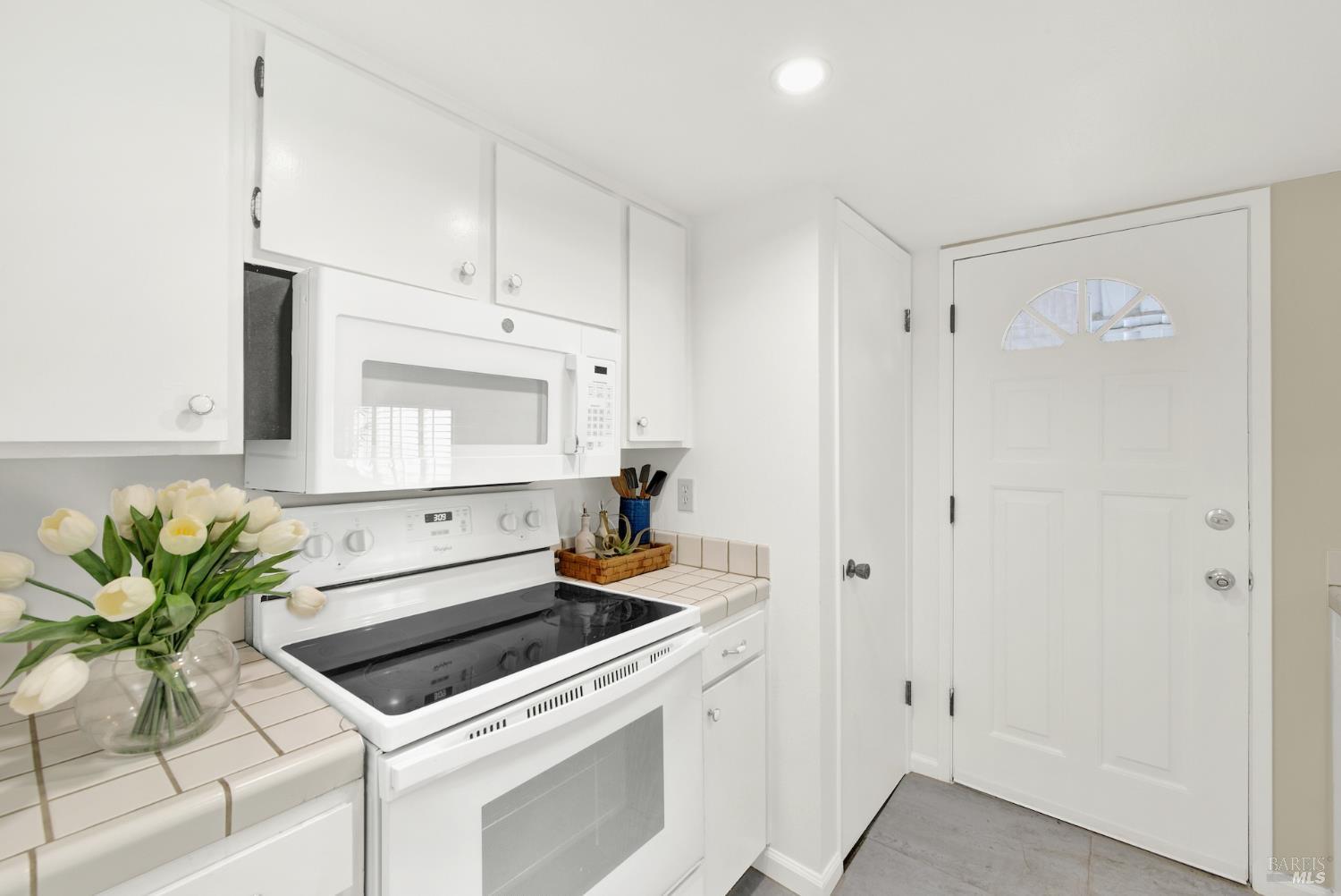 Detail Gallery Image 14 of 52 For 30 Belvedere Ct, Napa,  CA 94559 - 2 Beds | 1/1 Baths