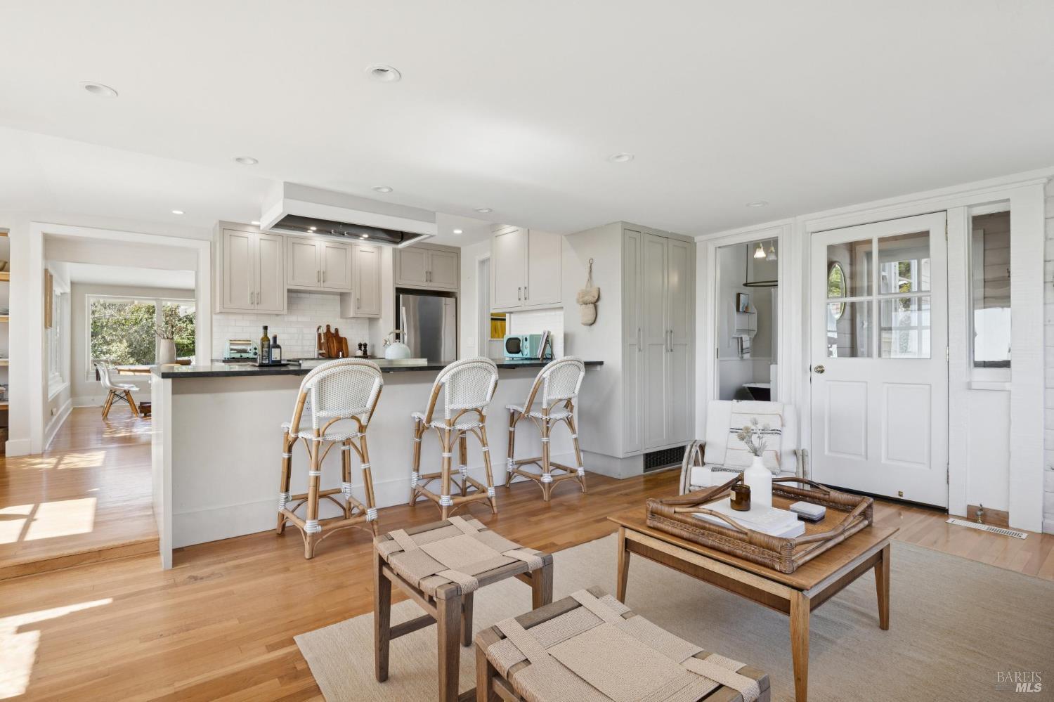 Detail Gallery Image 16 of 64 For 40 Laurel Ave, Stinson Beach,  CA 94970 - 4 Beds | 3 Baths