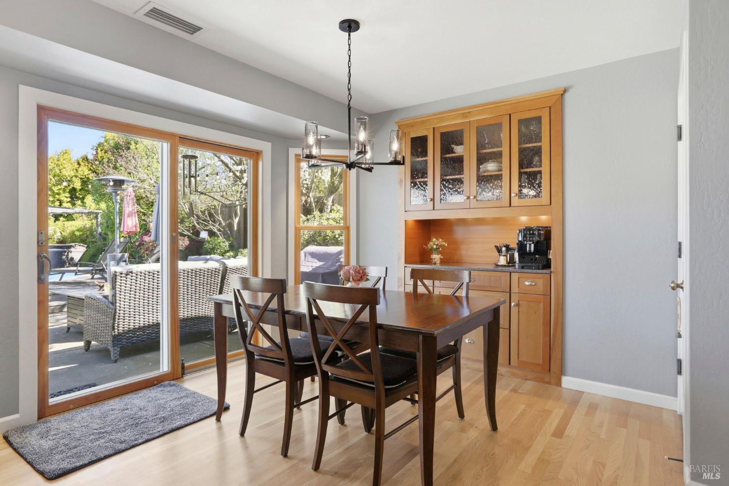 Detail Gallery Image 13 of 62 For 6 Gothic Dr, Novato,  CA 94947 - 4 Beds | 3/1 Baths