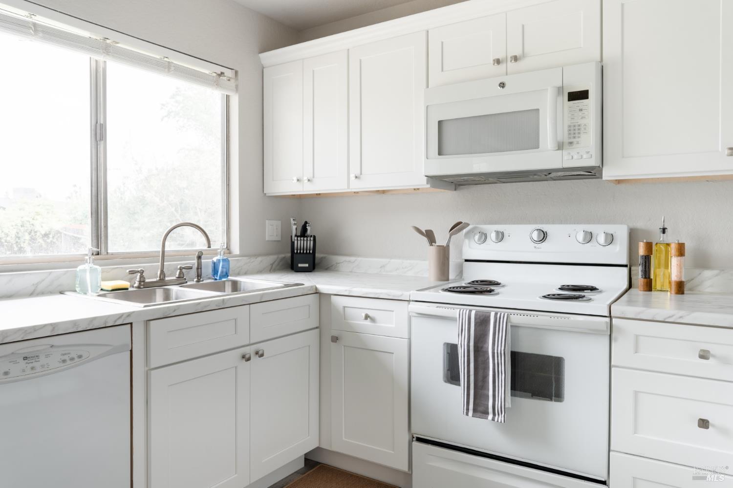 Detail Gallery Image 26 of 66 For 244 Woodhill Dr, Redding,  CA 96003 - 3 Beds | 2 Baths