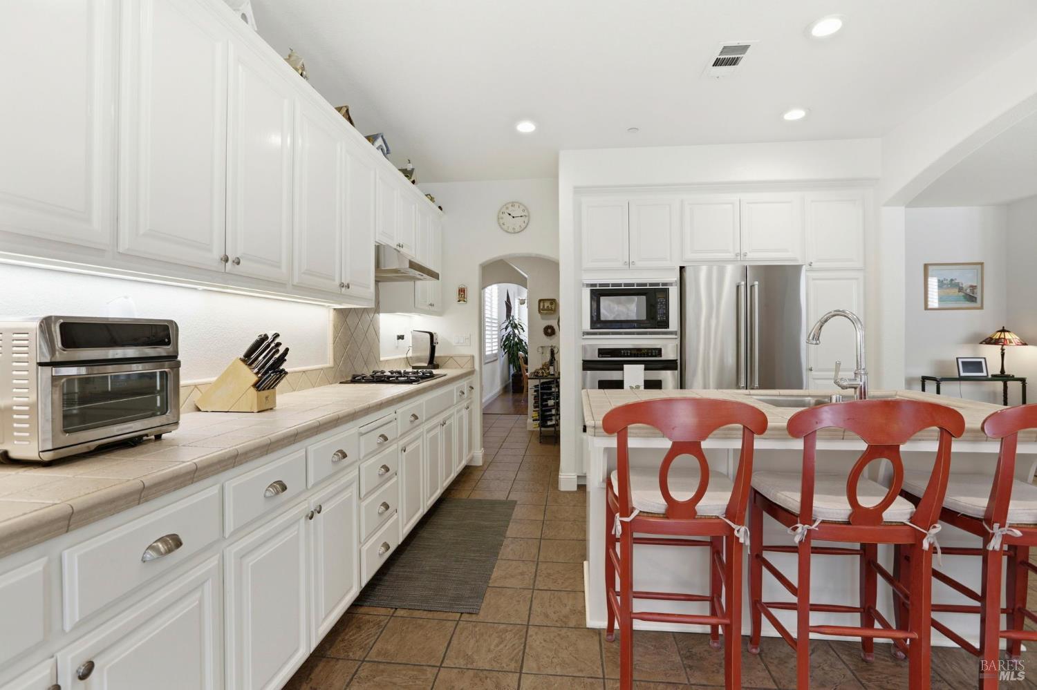Detail Gallery Image 7 of 40 For 26 Waterbury Ln, Novato,  CA 94949 - 4 Beds | 2/1 Baths