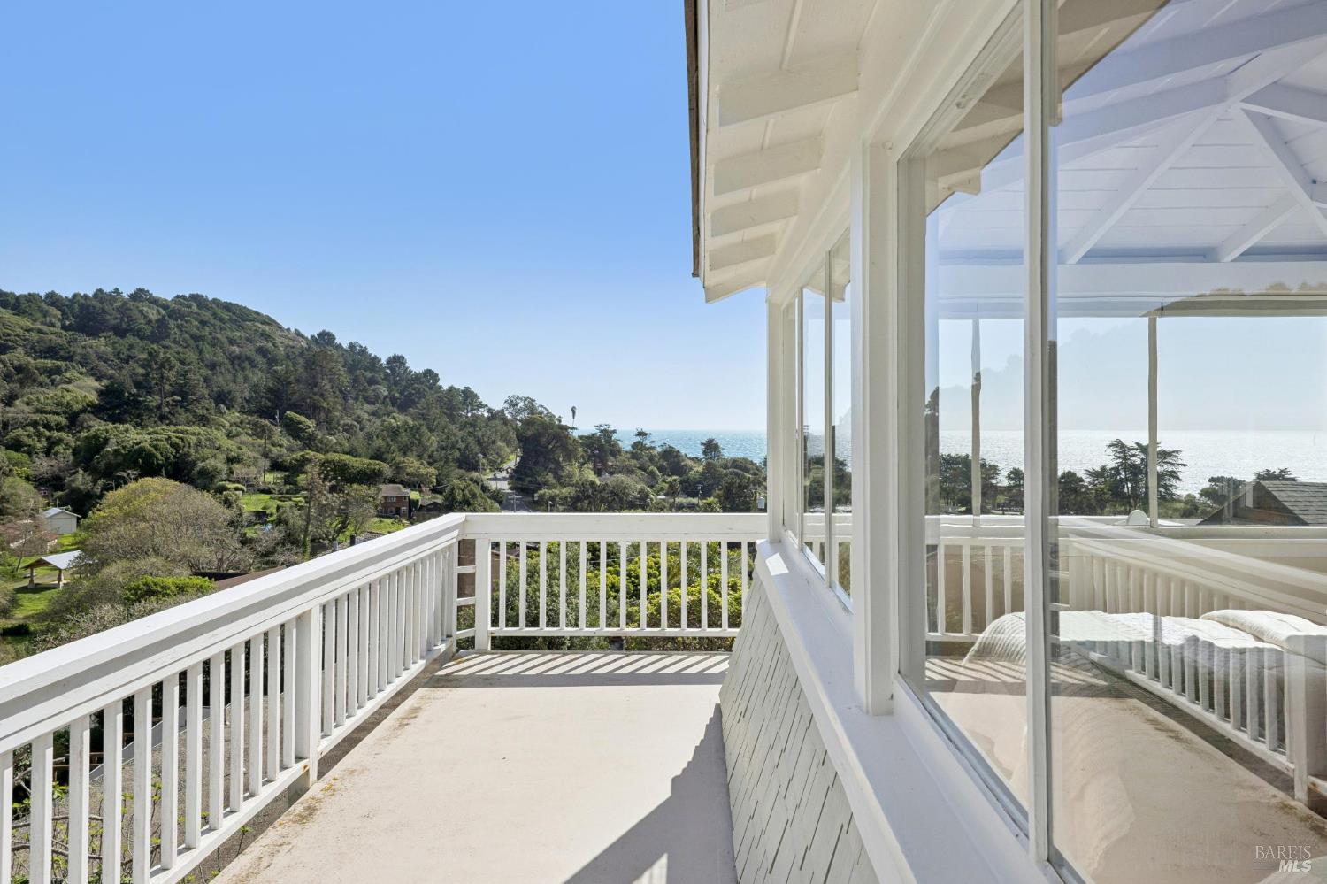 Detail Gallery Image 31 of 64 For 40 Laurel Ave, Stinson Beach,  CA 94970 - 4 Beds | 3 Baths