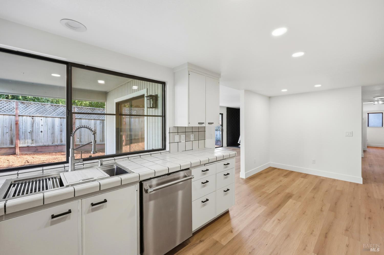 Detail Gallery Image 18 of 33 For 4906 Fernglen Dr, Santa Rosa,  CA 95405 - 3 Beds | 2 Baths