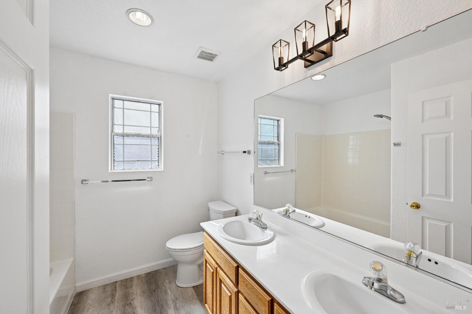 Detail Gallery Image 38 of 46 For 231 Roundhill Ct, Vacaville,  CA 95687 - 3 Beds | 2/1 Baths