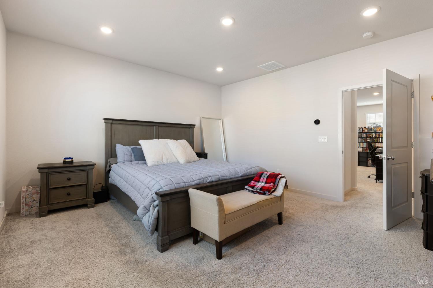 Detail Gallery Image 22 of 38 For 2874 Shaver St, Fairfield,  CA 94533 - 5 Beds | 3 Baths