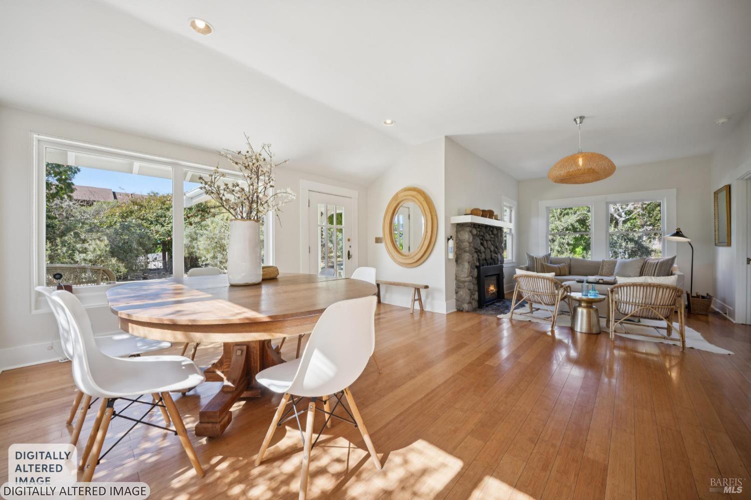 Detail Gallery Image 6 of 64 For 40 Laurel Ave, Stinson Beach,  CA 94970 - 4 Beds | 3 Baths