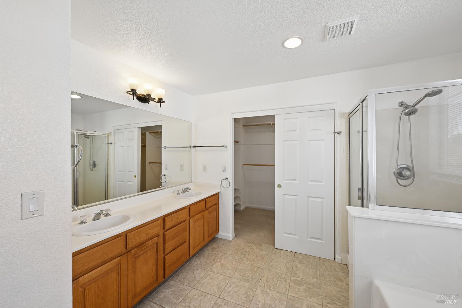 Detail Gallery Image 27 of 46 For 231 Roundhill Ct, Vacaville,  CA 95687 - 3 Beds | 2/1 Baths